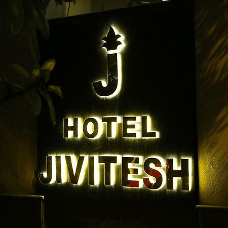 Hotel Jivitesh Дели Экстерьер фото