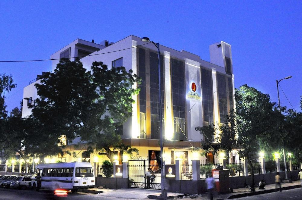 Hotel Jivitesh Дели Экстерьер фото