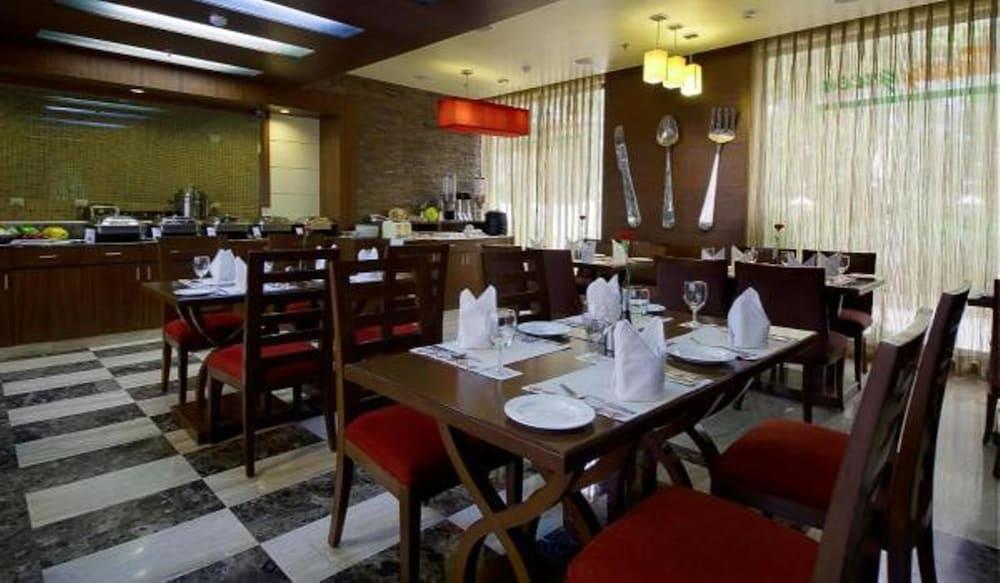 Hotel Jivitesh Дели Экстерьер фото