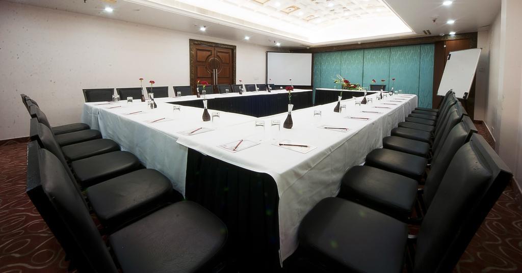 Hotel Jivitesh Дели Экстерьер фото