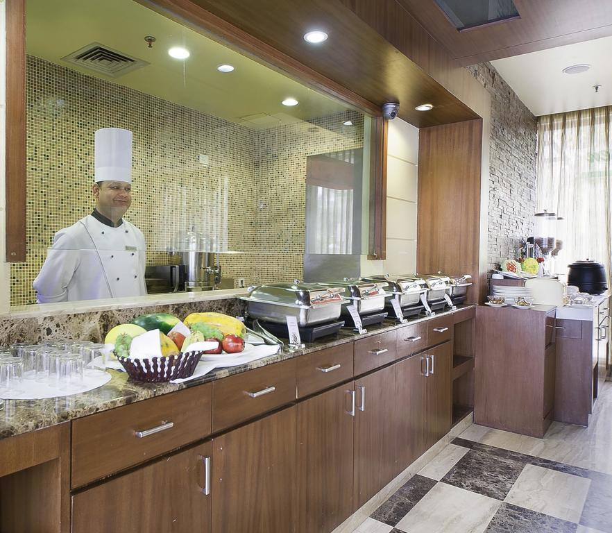 Hotel Jivitesh Дели Экстерьер фото