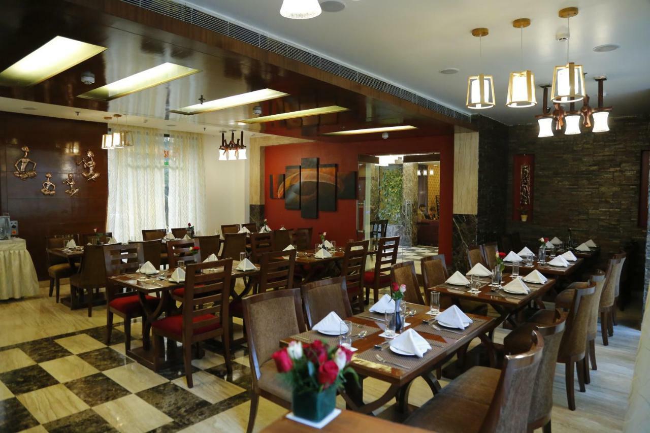 Hotel Jivitesh Дели Экстерьер фото