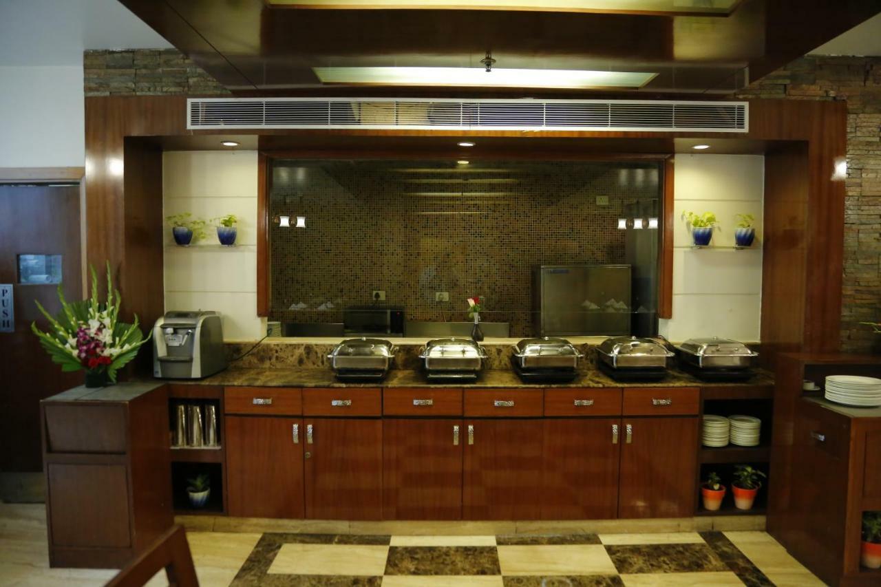 Hotel Jivitesh Дели Экстерьер фото