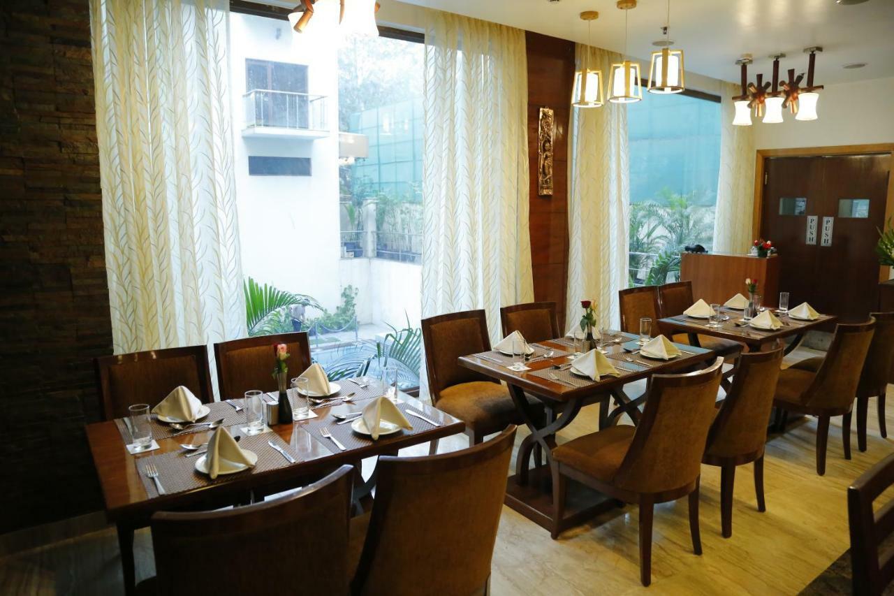 Hotel Jivitesh Дели Экстерьер фото
