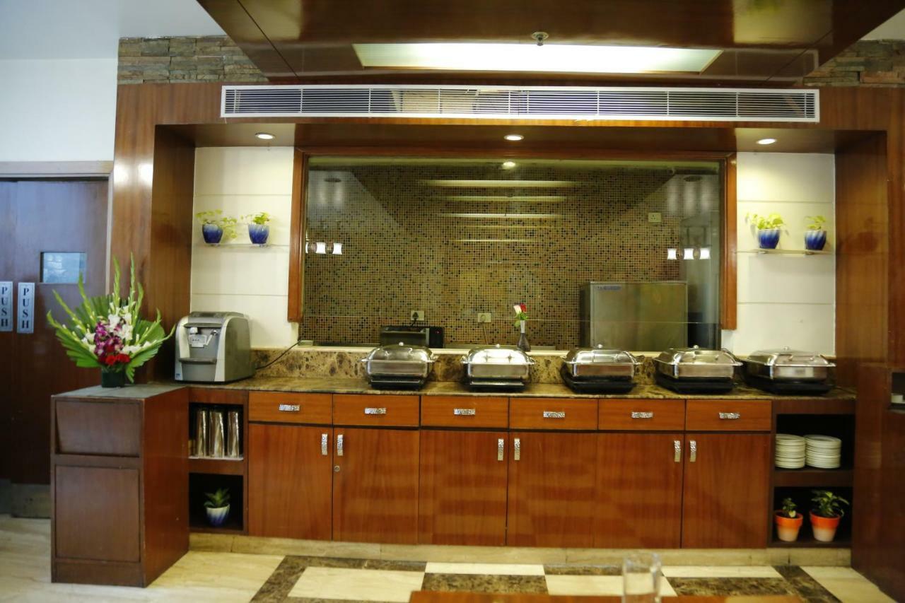 Hotel Jivitesh Дели Экстерьер фото